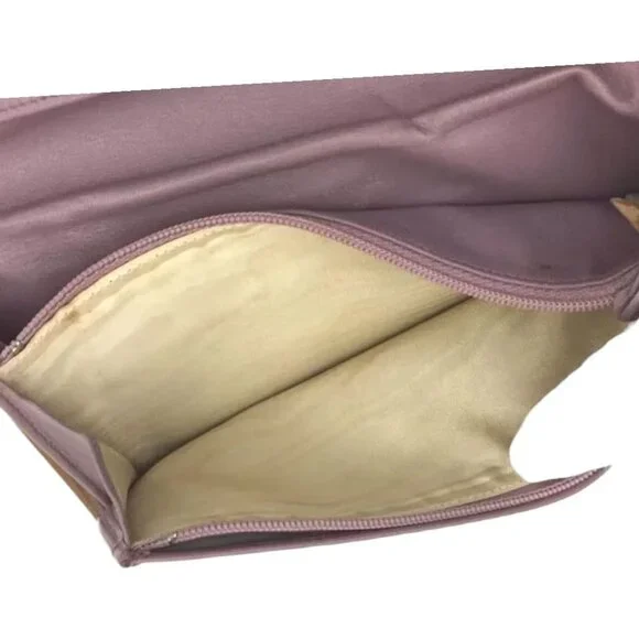 CHANEL: CC Logo Patent Leather Long Bifold Wallet #1328 - Picture 4 of 6